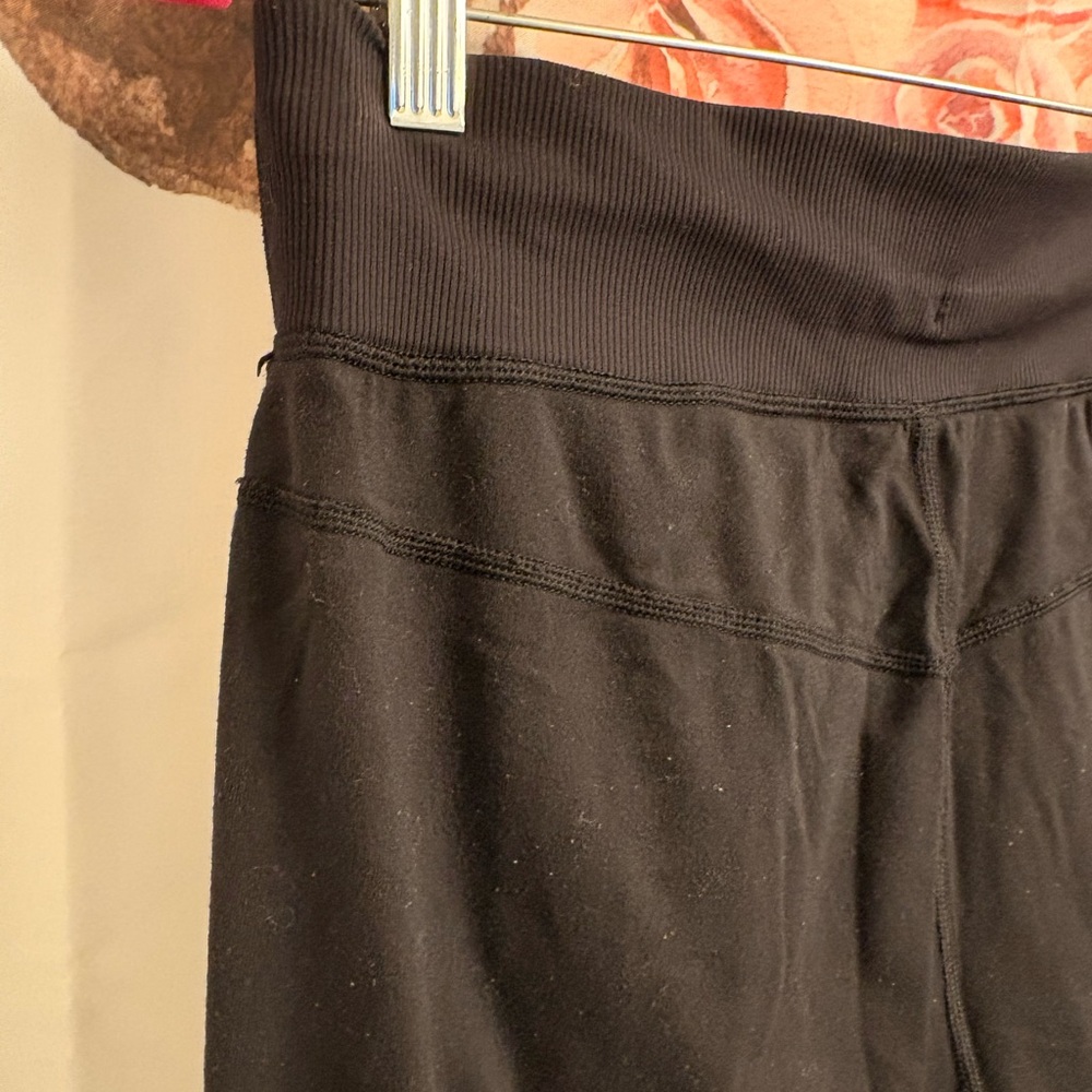 Size 6 Black Jogger capris - Picture 5 of 7